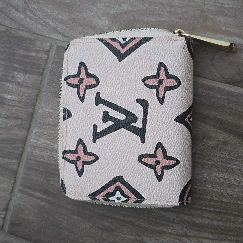 Louis Vuitton Wallet design for credit card